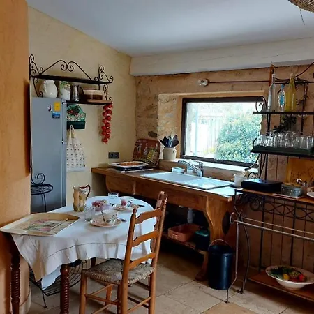 L'olivier Sur La Place Bed and Breakfast