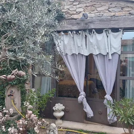 L'olivier Sur La Place 3* La Rochegiron