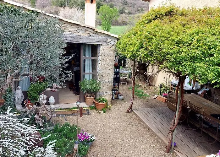 Alojamento de Acomodação e Pequeno-almoço L'olivier Sur La Place La Rochegiron